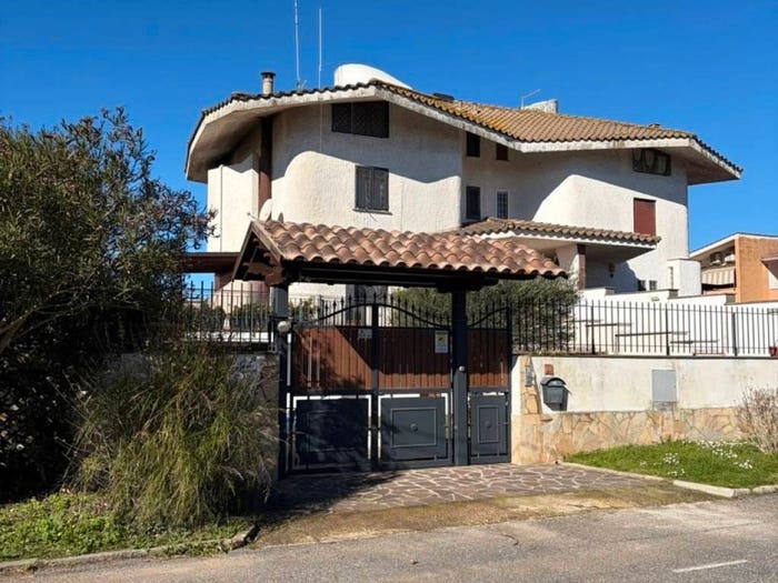 Casa con 6 locali in vendita in VIA GUIDO D'AREZZO, Zona Valcanneto Ceri Borgo San Martino, Cerveteri