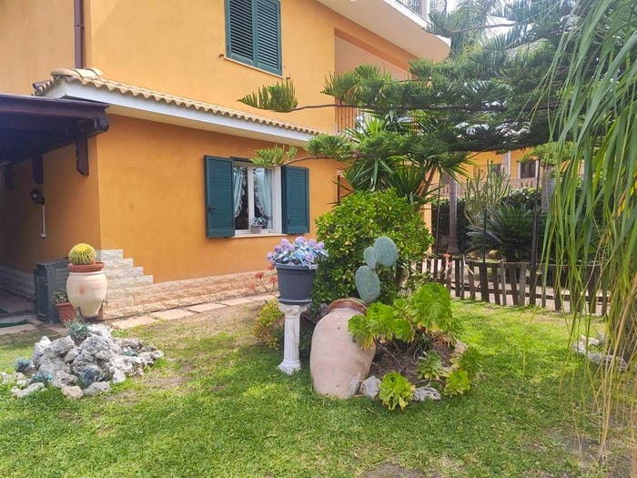 Casa con 6 locali in vendita in Augusta