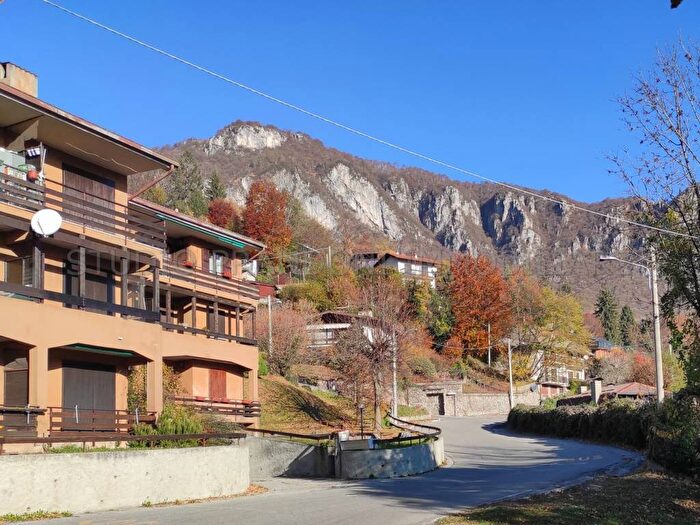 Appartamento trilocale in vendita in Via Piani Resinelli, Centro, Ballabio