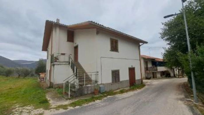 Appartamento con 5 locali in vendita in vocabolo paradiso, Mompeo
