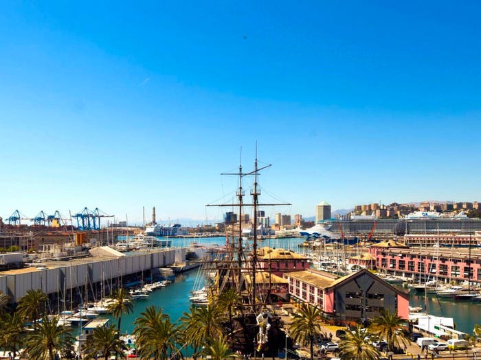 Casa bilocale in vendita in Vico Giannini, Caricamento, Genova