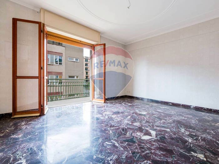 Appartamento con 6 locali in vendita in Via Canesi, Sestri Ponente, Genova