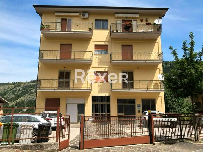 Appartamento con 6 locali in vendita in Via della Libertà, Centro, Caramanico Terme