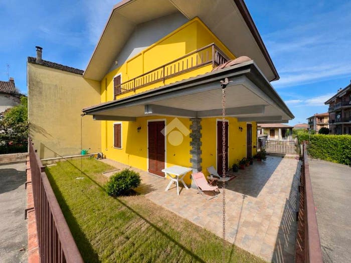 Casa quadrilocale in vendita in Via Emilia, Centro, Broni