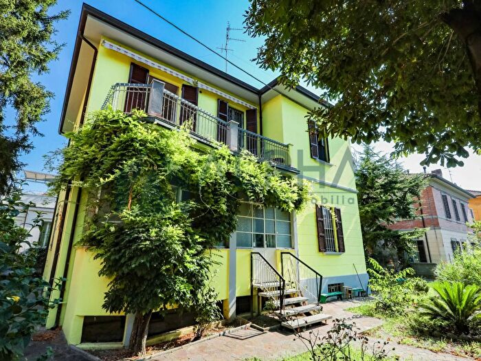 Casa quadrilocale in vendita in Via Aurelio Franchi, Forli'