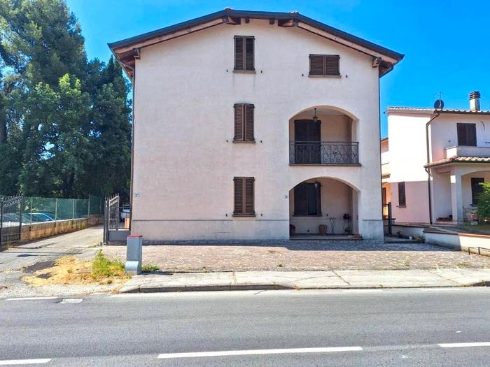 Appartamento con 6 locali in vendita in V Aldo Moro Cerqueto PG Italia, Cerqueto, Gualdo Tadino