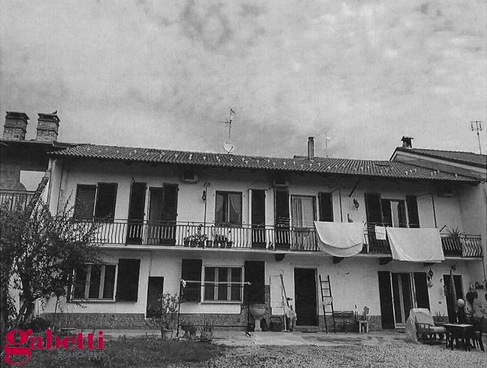 Appartamento con 6 locali in vendita in Via Ruatti, Caramagna Piemonte