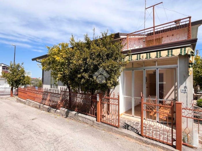 Casa trilocale in vendita in Contrada Iconicella, Centro, Lanciano