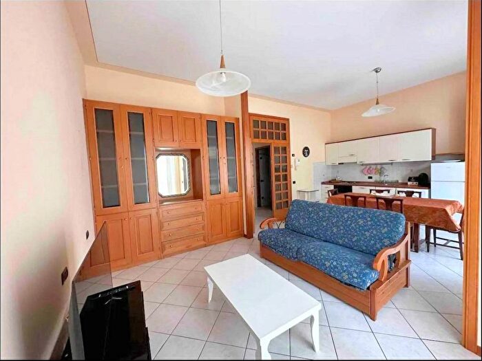 Appartamento con 6 locali in vendita in Via leonardo da vinci, Lungomare, Viareggio