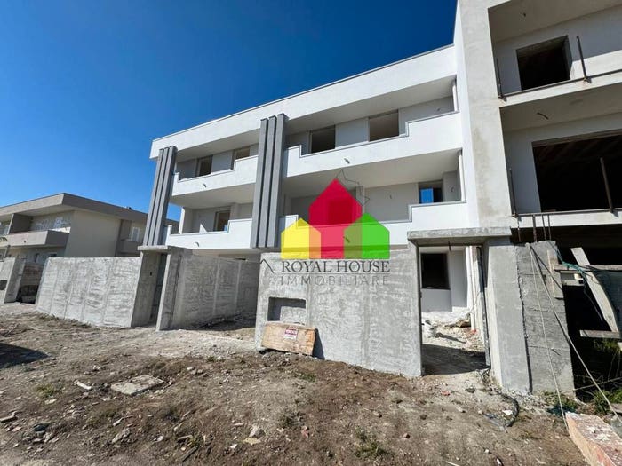Casa con 5 locali in vendita in Via Corrado, Parete