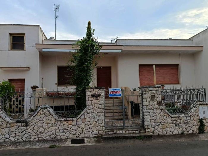 Casa con 6 locali in vendita in Via Santa Caterina, Melpignano
