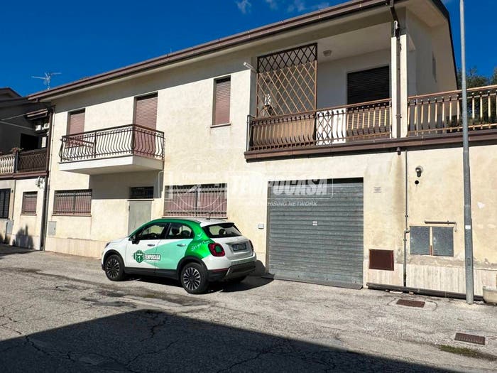 Appartamento quadrilocale in vendita in Contrada Montone, Fermo