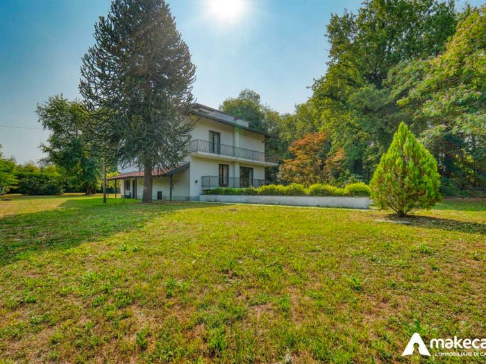 Casa con 6 locali in vendita in Via Conciliazione, Invorio