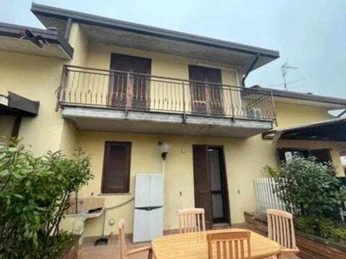 Casa con 6 locali in vendita in Via Carlo Tosi No Number, Casorate Primo