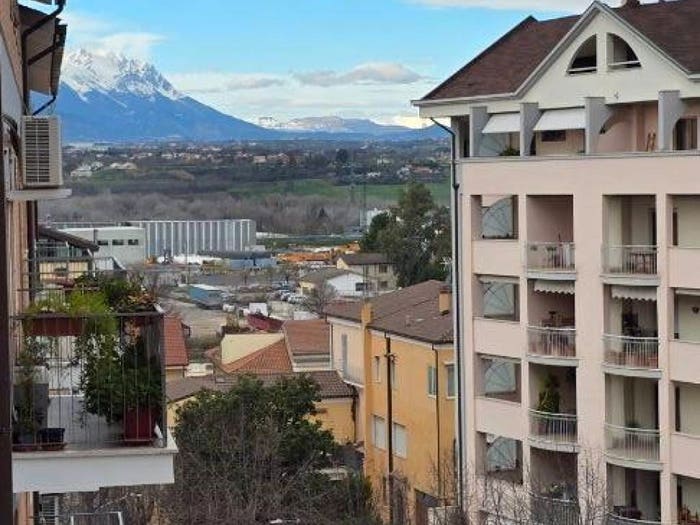 Appartamento con 6 locali in vendita in Via Ortona, Chieti Scalo, Chieti
