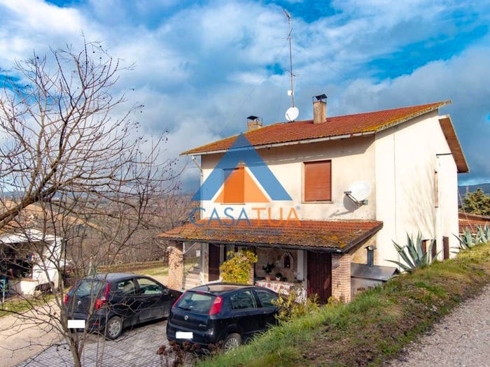 Casa quadrilocale in vendita in Via Amerina, Giove