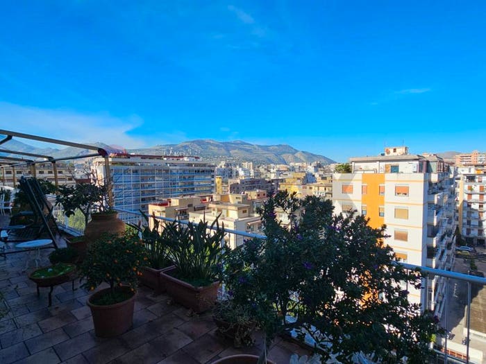 Appartamento con 6 locali in vendita in Via Emilia, De Gasperi Croce Rossa, Palermo