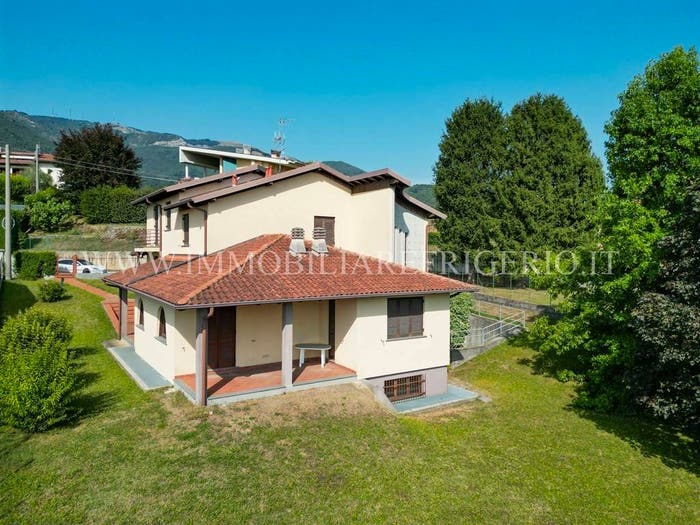 Casa quadrilocale in vendita in via Uccellanda, Sant'Antonio, Caprino Bergamasco