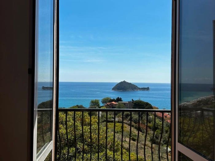 Casa con 6 locali in vendita in Via Julia Augusta, Cavia Regione Monti, Alassio