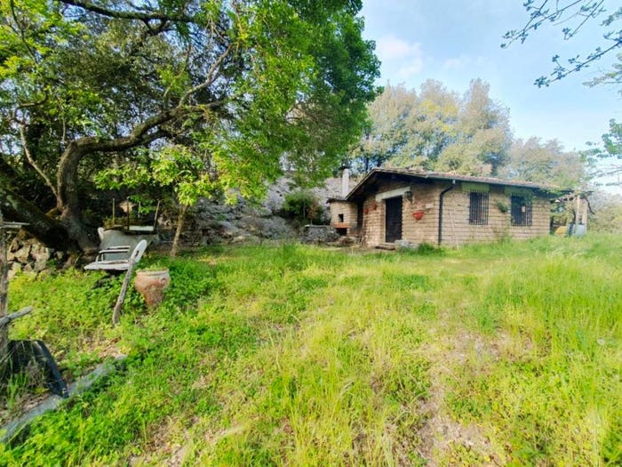 Casa monolocale in vendita in Campagna Con Terreno E Acqua SNC, Acquapendente