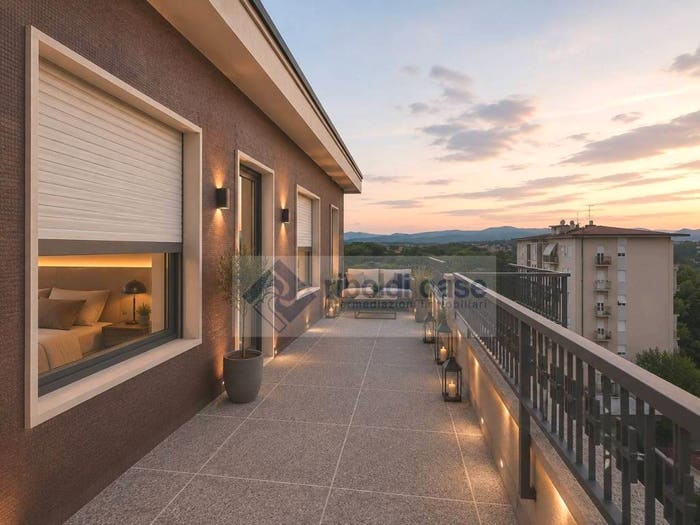 Appartamento con 5 locali in vendita in via Garibaldi, Centro, Carate Brianza