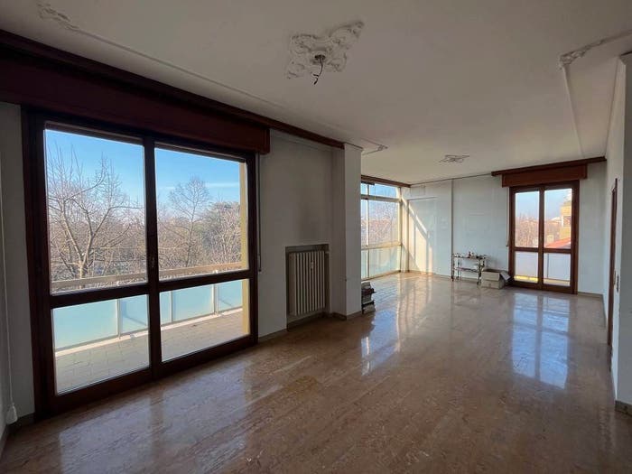 Appartamento con 5 locali in vendita in Via Giuseppe Andreoli, Viali, Modena