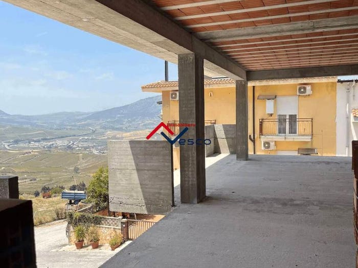 Casa con 6 locali in vendita in Via John Fitzgerald Kennedy No Number, Contrada Sant'Anna, Alcamo