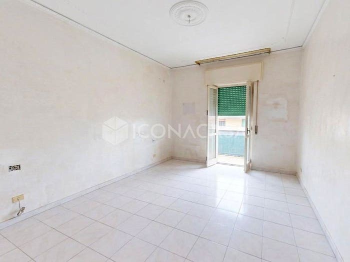 Appartamento trilocale in vendita in Via Abate Gioacchino, Secondigliano, Napoli