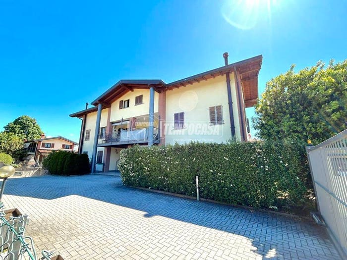 Appartamento quadrilocale in vendita in Via De Gasperi, Centro, Luisago
