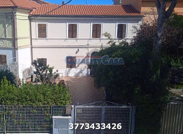 Casa trilocale in vendita in Via Domenico Barilari, Centro, Falconara Marittima