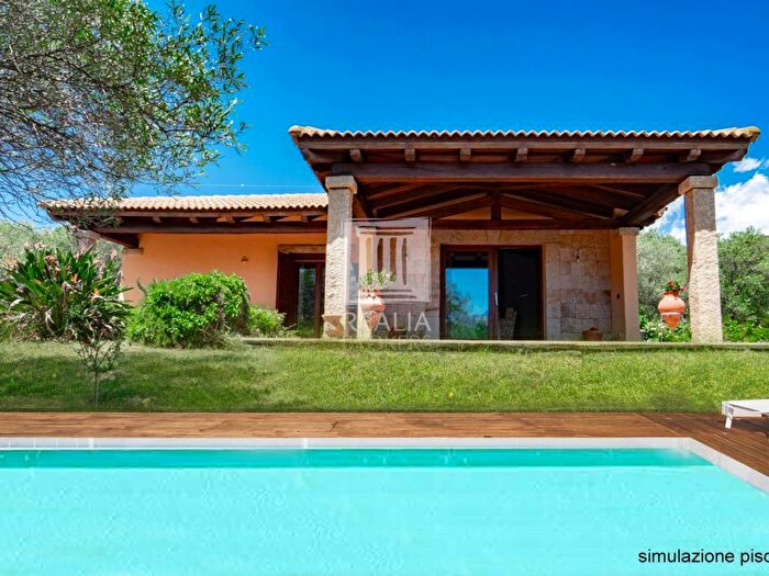 Casa quadrilocale in vendita in Via del Gheppio, Santa Lucia, Olbia
