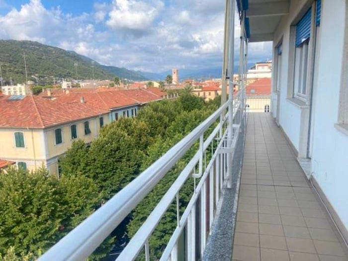 Appartamento con 5 locali in vendita in Viale martiri della libertà, Centro, Albenga