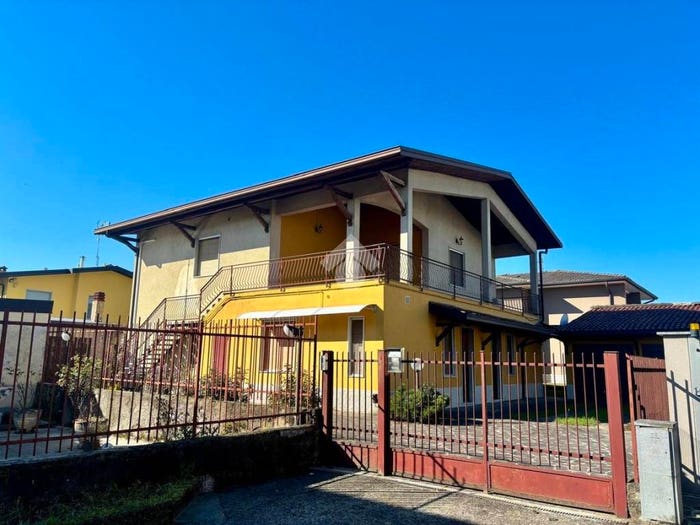 Casa con 6 locali in vendita in Via Cesare Battisti, Centro, Caravaggio