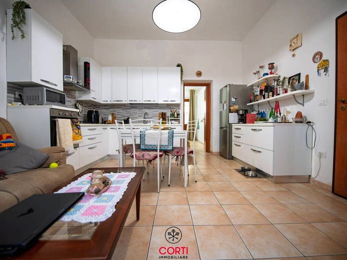 Appartamento trilocale in vendita in Via Novembre, Centro, Follonica