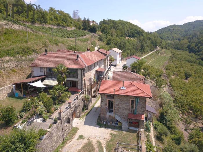 Casa con 6 locali in vendita in Strada Serole, Perletto