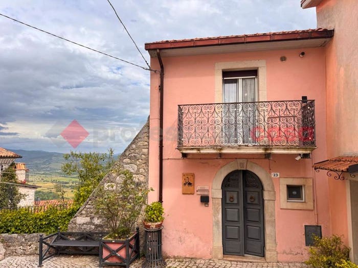 Casa trilocale in vendita in Via Rione Chiesa, Centro, Scontrone