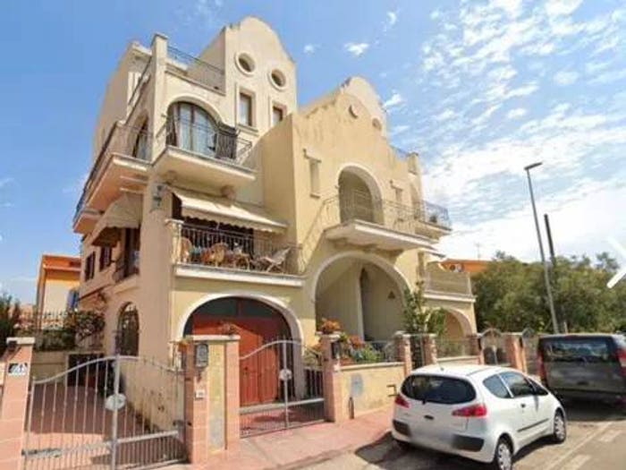 Appartamento con 6 locali in vendita in Via Svezia, Sacra Famiglia Bandinu, Olbia