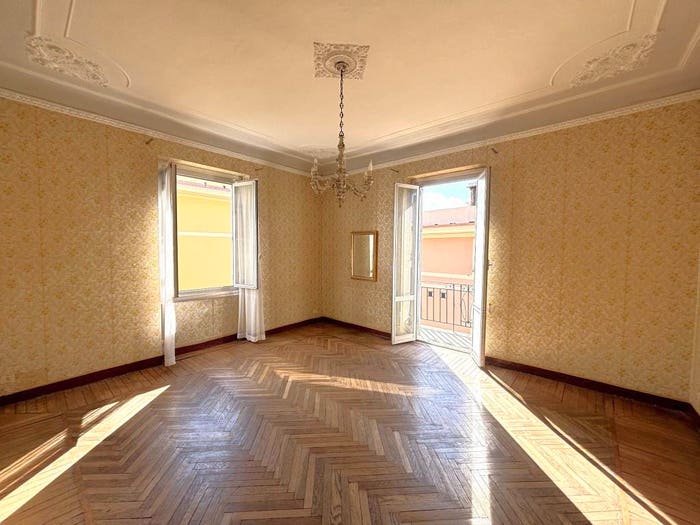 Appartamento con 6 locali in vendita in Via Francesco Sivori, Castelletto, Genova