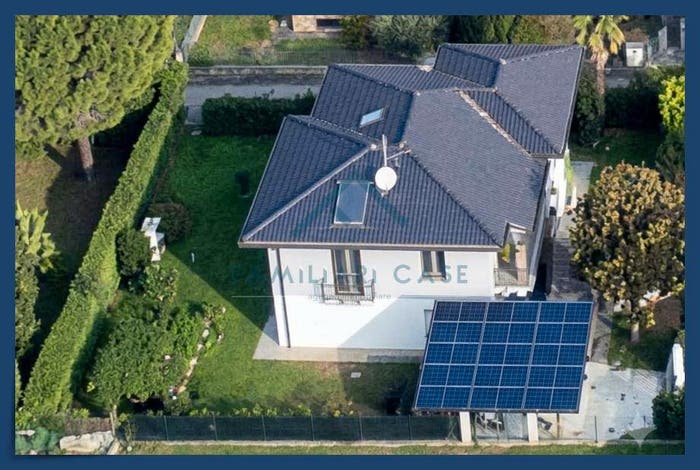Casa quadrilocale in vendita in Via Isonzo, Buguggiate