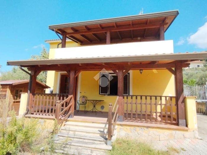 Casa quadrilocale in vendita in Via Macchia, Centro, Rocca d'Evandro