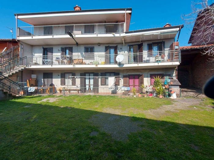 Casa con 6 locali in vendita in vicolo Perrone, Montalenghe