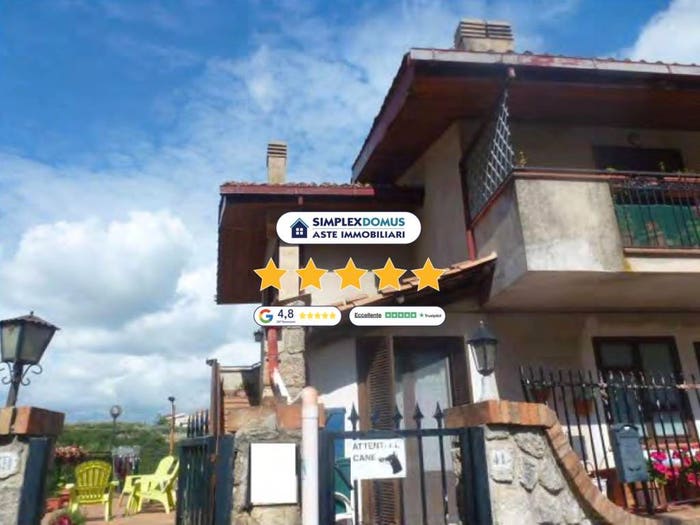 Appartamento con 6 locali in vendita in Via dei Giardini, Mendicino