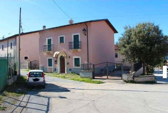 Appartamento con 6 locali in vendita in Via del selciato, Poggio Picenze