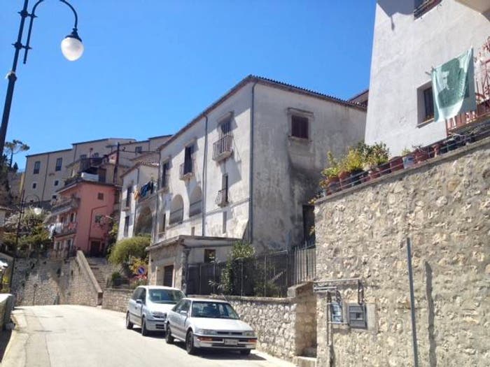 Casa con 6 locali in vendita in Via San Nicola, Montefusco