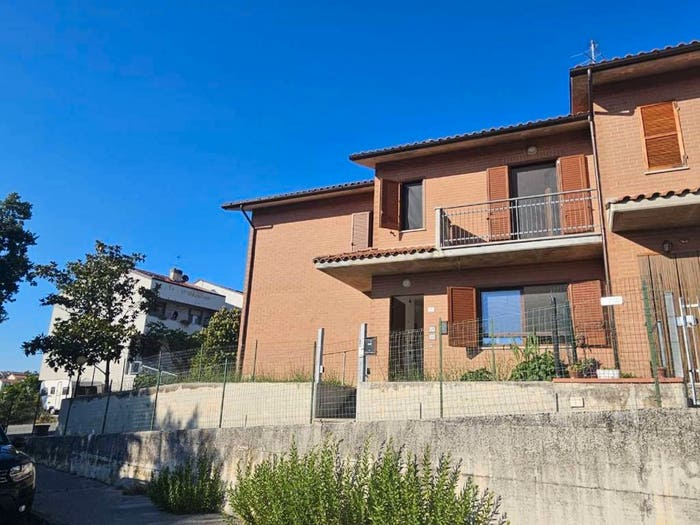 Casa con 6 locali in vendita in Santa Maria Nuova