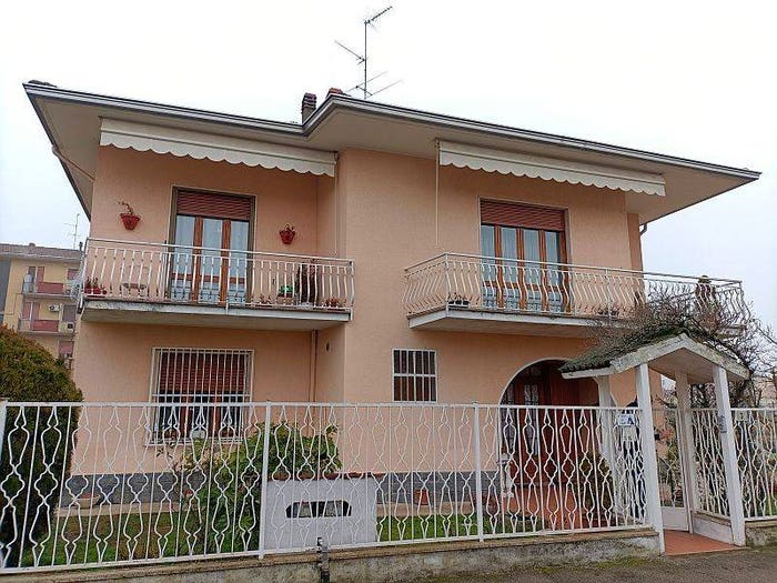 Casa con 6 locali in vendita in Centro, Mortara