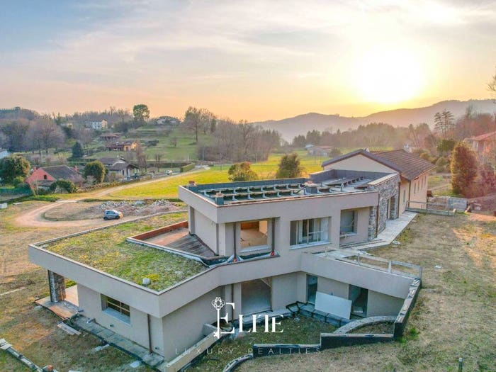 Casa con 6 locali in vendita in Via Vigne Secche, Centro, Angera