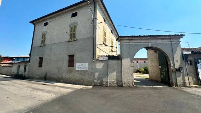 Casa con 6 locali in vendita in Via San Michele, Milzano