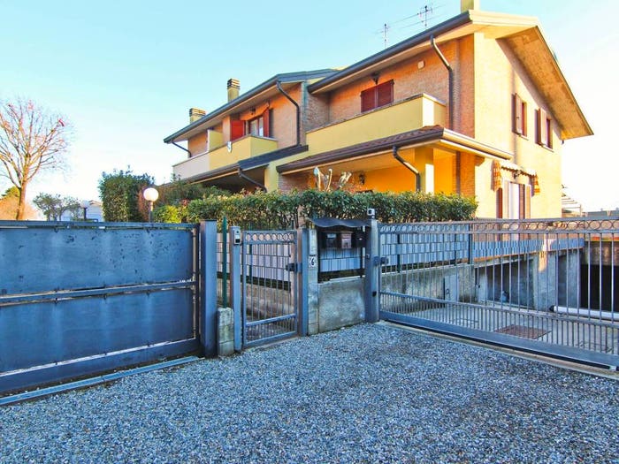 Casa trilocale in vendita in Via Don Luigi Sturzo, Lazzate