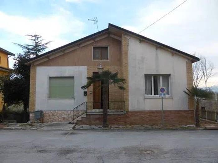 Casa con 6 locali in vendita in Via Rossini, Centro, Mogliano